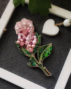 Broche Bordado a Mano Elegante de MD HANDICRAFTS para Bolsos, Mochilas y Gorras - Unisex para Bodas y Regalos - Product Image 6