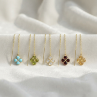 Ratnarachit Gefärbte Rubin-Blumen-Threader-Ohrringe, 18K vergoldetes Sterlingsilber, Messing, zierlicher Kleeblatt-Anhänger, minimalistischer Edelstein