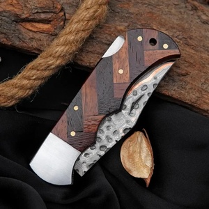 Cuchillo Plegable de Acero Damasco Premium Hecho a Mano por UA Supplies, Mango de Madera, Hoja con Punta de Clip, Grosor de 0.5mm, Personalizable OEM - Product Image 4