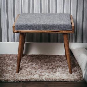 Banco Otomano de Nogal Macizo, Banco Tapizado Hecho a Mano, Banco Moderno de Mediados de Siglo para Dormitorio, Sala de Estar, Decoración de Entrada - Product Image 1