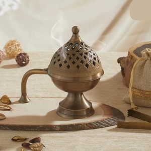 Lobandan avec Plucker, brûleur d'encens traditionnel en métal en forme de candélabre pour la décoration de la maison et du temple - Product Image 3