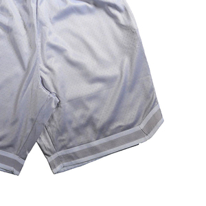 Pantalones cortos de baloncesto para hombre de alta demanda, elegantes, con tela transpirable y ajuste cómodo para entrenamiento en el gimnasio y uso diario. - Product Image 6