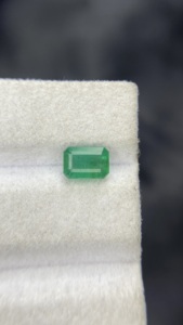 Esmeralda Zambiana Natural Certificada de 7x5 MM, Corte Octogonal, con Buen Brillo, Piedra Preciosa Suelta para Joyería, 1.18 Quilates - Product Image 1