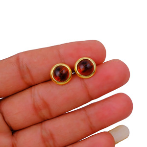 Pendientes de tuerca solitarios de granate Hassonite, chapados en oro, hechos a mano, con cabujón de piedra preciosa redonda, joyería de latón R - Product Image 3