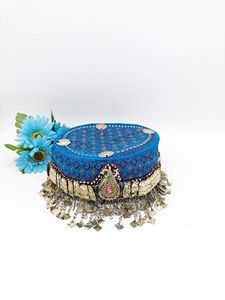 หมวกปักลายมุกเพทายหลากสีแบบสั่งทำพิเศษสำหรับผู้หญิง สวมใส่ในงานเทศกาล หมวกปักลายสไตล์โดดเด่น - Product Image 4