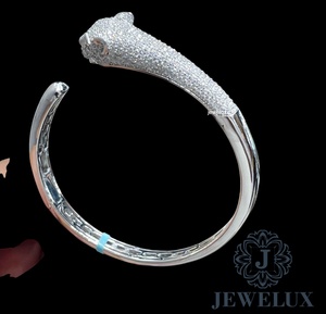 Bracelet tennis élégant et luxueux en diamants pour femmes, finition haute brillance et fermoir sécurisé, disponible au prix export. - Product Image 2