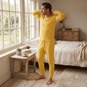 Conjunto Deportivo Amarillo para Hombre con Cuello en V, Bolsillos Completos, Ropa Casual de Otoño, 100% Poliéster - Product Image 4