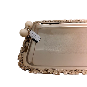 Plateau de service carré en acier inoxydable de style vintage, motif floral en relief, bords sculptés ornés, poignées en marbre blanc - Product Image 5