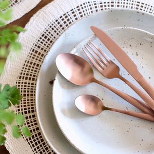 ชุดช้อนส้อมคลาสสิกสไตล์โบราณ ประดับตกแต่งอย่างงดงาม เหมาะสำหรับงานเลี้ยงสังสรรค์ - Product Image 2