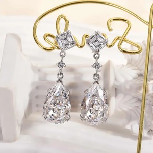 Boucles d'oreilles pendantes en argent sterling plaqué or blanc 925 avec moissanite taille poire 6,5 carats, clarté VVS pour femme - Product Image 1