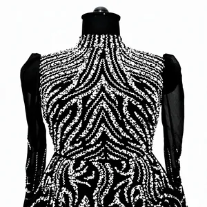 Robe de soirée élégante à col haut, perlée, coupe trapèze, longueur mi-mollet, avec tissu en tulle transparent - Product Image 5
