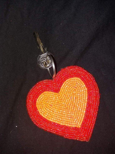 Llavero de Cuarzo Rosa Clásico, Colorido, Hecho a Mano con Cuentas de Cristal, Duradero, Ecológico, Impermeable, con Detalles Bordados - Product Image 3