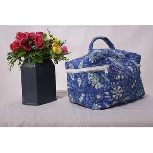 Grande trousse de toilette matelassée en coton fleuri, faite à la main, pour organiser les maquillages, pochette de rangement de voyage avec fermeture éclair pour femmes - Product Image 3