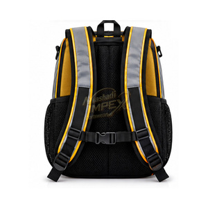 กระเป๋าเป้สะพายหลังโกลด์ธันเดอร์ เกมมิ่ง เลตเตอร์สำหรับเล่นกีฬาแบบ unisex พร้อมช่องตาข่ายด้านข้างและซิป - Product Image 3