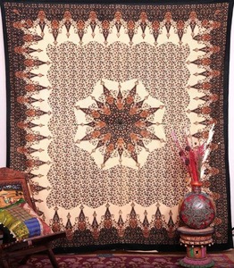 Tapiz Bohemio Mandala de Artesanía Tradicional |   Tapiz Indio Psicodélico Hippie con Diseño Floral Geométrico 84x90 Pulgadas - Product Image 2
