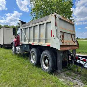 Nuevo Camión Volquete de Perfil Bajo 5x10 con Caja de Remolque 8x4, Dirección Izquierda, Diésel, ACC Euro 3, con Puerta Esparcidora de Material de Hierro - Product Image 3