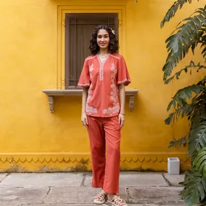 Conjunto de 2 Piezas para Mujer, Estilo Bohemio, Color Coral, Bordado Floral, Manga Corta, Cuello en V, Pantalones Holgados de Algodón, Ropa de Primavera/Verano - Product Image 6