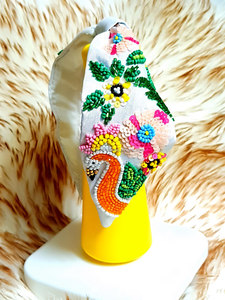 ที่คาดผมทำมือสีเหลืองมัสตาร์ด ขนาด 14 ซม. สำหรับทุกเพศ  ปักลายดอกไม้ 3 มิติ ประดับลูกปัดและเลื่อม  แบบปรับแต่งได้ตามต้องการ - Product Image 4