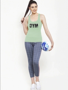 Camiseta sin mangas verde para mujer con estampado de "The Gym", cuello redondo, ropa informal para hacer ejercicio, 100% algodón, tejido transpirable, logotipo frontal - Product Image 4