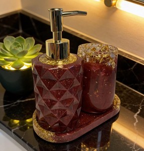 Ensemble de salle de bain en résine bordeaux et or, distributeur de savon avec plateau, décoration de luxe pour la vanité, cadeau pour la fête des mères, cadeau de pendaison de crémaillère pour elle - Product Image 1