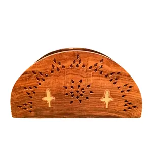 Porte-serviettes en bois demi-lune avec motif floral sculpté pour table à manger, comptoir de cuisine et décoration de restaurant - Product Image 1