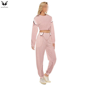 Conjunto Deportivo Casual de Dos Piezas para Mujer, Top Corto y Pantalones Deportivos en Color Rosa, Ideal para Fitness, Viajes, Ejercicio y Comodidad Diaria - Product Image 3