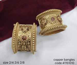 Ensemble de bracelets traditionnels pour femmes en cuivre gravé doré, sertis de pierres vertes et marron, pour un cadeau d'anniversaire de mariage - Product Image 2