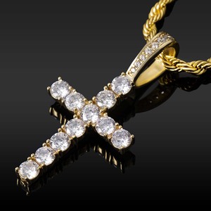 Pendentif Croix Personnalisé en Diamant de Laboratoire, Argent Massif 925 Plaqué Or, Breloques Croix en Diamants HPHT, Bijoux Iced Out - Product Image 1