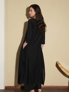 Vestido Camisero Maxi Negro con Bordado de Puntos, Manga Tres Cuartos, Cuello Mandarín, Tela Tejida, Uso Diario Informal - Product Image 3