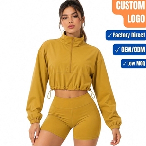 Conjunto Deportivo para Mujer Mustard Gold, Chaqueta Corta y Pantalones Cortos, Color Atrevido - Product Image 1