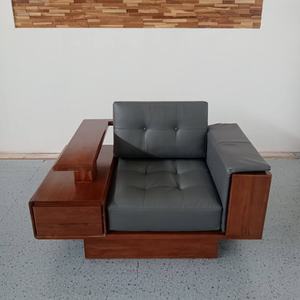 Canapé individuel en teck pour villa intérieure à Bali, sur mesure - Product Image 1