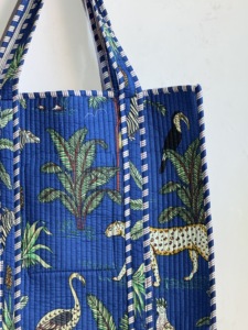 Sac fourre-tout matelassé imprimé jungle bleue, style bohème, en toile, ouvert, pour le shopping, utilisable toute l'année - Product Image 4