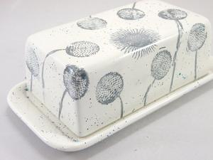 Recipiente para Mantequilla con Tapa Decorativa y Bandeja para Servir, Acabado Esmaltado Duradero, Elegante Plato para Guardar Mantequilla en la Cocina - Product Image 4