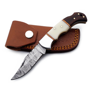 Couteau de survie pliant Damas sur mesure avec manche en corne et os, couteaux pliants avec étui en cuir. - Product Image 1
