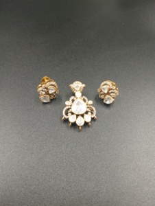 Amaira Jewels - Juego de Colgantes de Cristal con Corte de Pera y Dijes de Flores de Plata Chapada en Oro, Joyería de Novia para Mujer, Estilo Vintage - Product Image 1