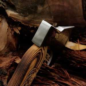 Hacha de Camping THEWIZ CRAFTS Hecha a Mano, de Acero con Alto Contenido de Carbono, Grado Industrial Premium, con Funda de Cuero Fino, Garantía de 3 Años - Product Image 2