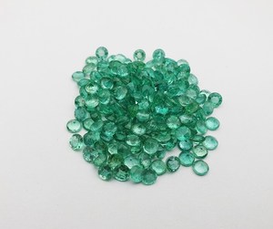 อัญมณีทรงกลมมรกตธรรมชาติที่ไม่ผ่านการบำบัดอัญมณีสีเขียวขายส่ง - Product Image 5