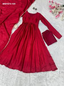 Nuevo conjunto de Kurti-Pant-Dupatta Anarkali rojo con seda Chinon y diseño sólido y preconfeccionado, a precio mayorista, de proveedor de Surat. - Product Image 5