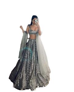 Make Feel Regal cette saison des fêtes dans notre superbe lehenga choli dupattas léger est orné de fil de travail complexe - Product Image 1