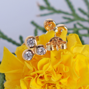 Pendientes de Plata de Ley S925 con Diamantes en Oro Amarillo, Corte Brillante Redondo, Engaste de Bisel, Forma de Flor, Joyería Fina Clásica para Mujer - Product Image 5