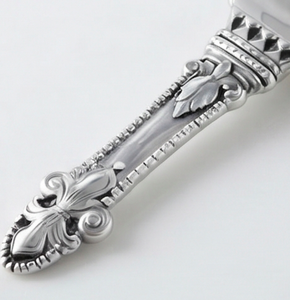 Stainless Steel Cake Knife With Fleur De Lis Handle Non Stick Triangle Blade Dishwasher Safe Perfect For Wedding Use And Parties - Product Image 3