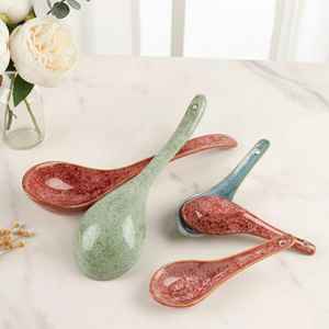 Cucharas de cerámica hechas a mano con color personalizado, cucharas para pudín de hotel y restaurante, cuchara de cerámica de mango largo para sopa y fideos. - Product Image 1
