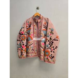 Chaqueta india 100% algodón, hecha a mano, corta, estilo Suzani, con bordado uzbeco, con dos bolsillos laterales, de tela de yute Khadi. - Product Image 4