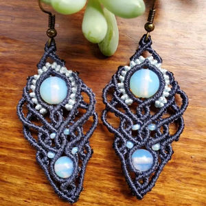 ต่างหูห้อยระย้าสไตล์โบฮีเมียนทำมือแบบวินเทจ ประดับด้วยลูกปัดและเชือกถักมาคราเม่ ชุบเงิน เหมาะสำหรับงานแต่งงานและงานปาร์ตี้ ขายส่ง - Product Image 1