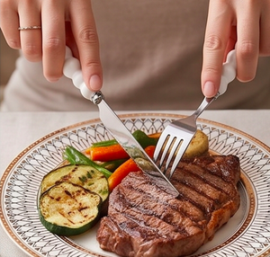 Ensemble de couverts minimalistes avec manche en céramique, couteau, fourchette et cuillère en acier inoxydable, compatibles lave-vaisselle, pour une utilisation élégante à table - Product Image 4