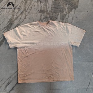 เสื้อยืดพรีเมียมผู้ชายแบบ Acid Wash ออกแบบด้วยผ้าฝ้ายเนื้อนุ่ม น้ำหนักเบา ระบายอากาศได้ดี เหมาะสำหรับสตรีทแวร์ และสามารถใส่โลโก้แบบกำหนดเองได้ - Product Image 4