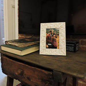 Marco de Fotos de Madera Natural de Lujo Hecho a Mano de 10x15 Pulgadas para Exhibición en Escritorio o Mesa, Decoración Interior Moderna para el Hogar - Product Image 3