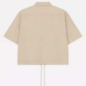 เสื้อเชิ้ตแขนสั้นผู้ชาย ผ้าไนลอน มีเชือกผูก น้ำหนักเบา สวมใส่สบาย เหมาะสำหรับฤดูร้อน ทรงหลวม รับผลิตตามแบบ (OEM) ขายส่ง - Product Image 3