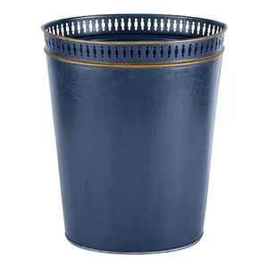 Poubelle en métal au fini artistique offrant un rangement élégant pour les intérieurs du salon, de la chambre et de la cuisine - Product Image 6