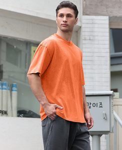 Camiseta estampada unisex de corte holgado con hombros caídos y manga corta, estilo casual y streetwear. - Product Image 3